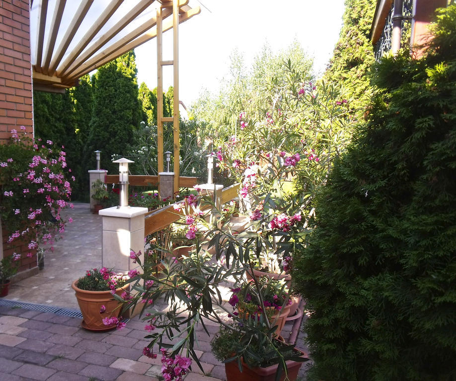 Angela Panzio Berettyoujfalu Exterior foto
